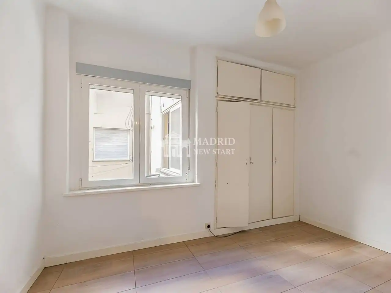 Schlafzimmer von Wohnung zum Verkauf in Madrid mit Klimaanlage und Heizung