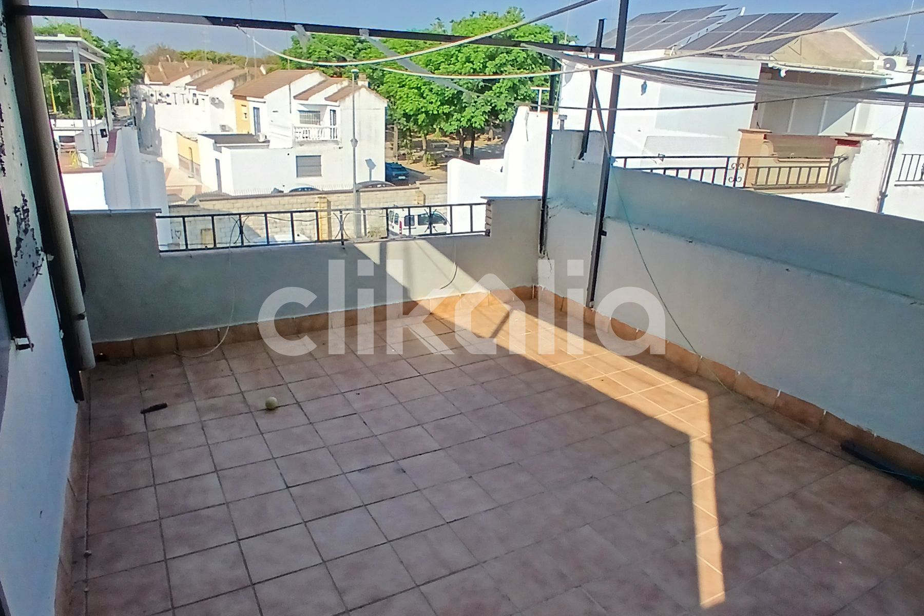 Vista exterior de Casa o xalet en venda en Coria del Río amb Terrassa