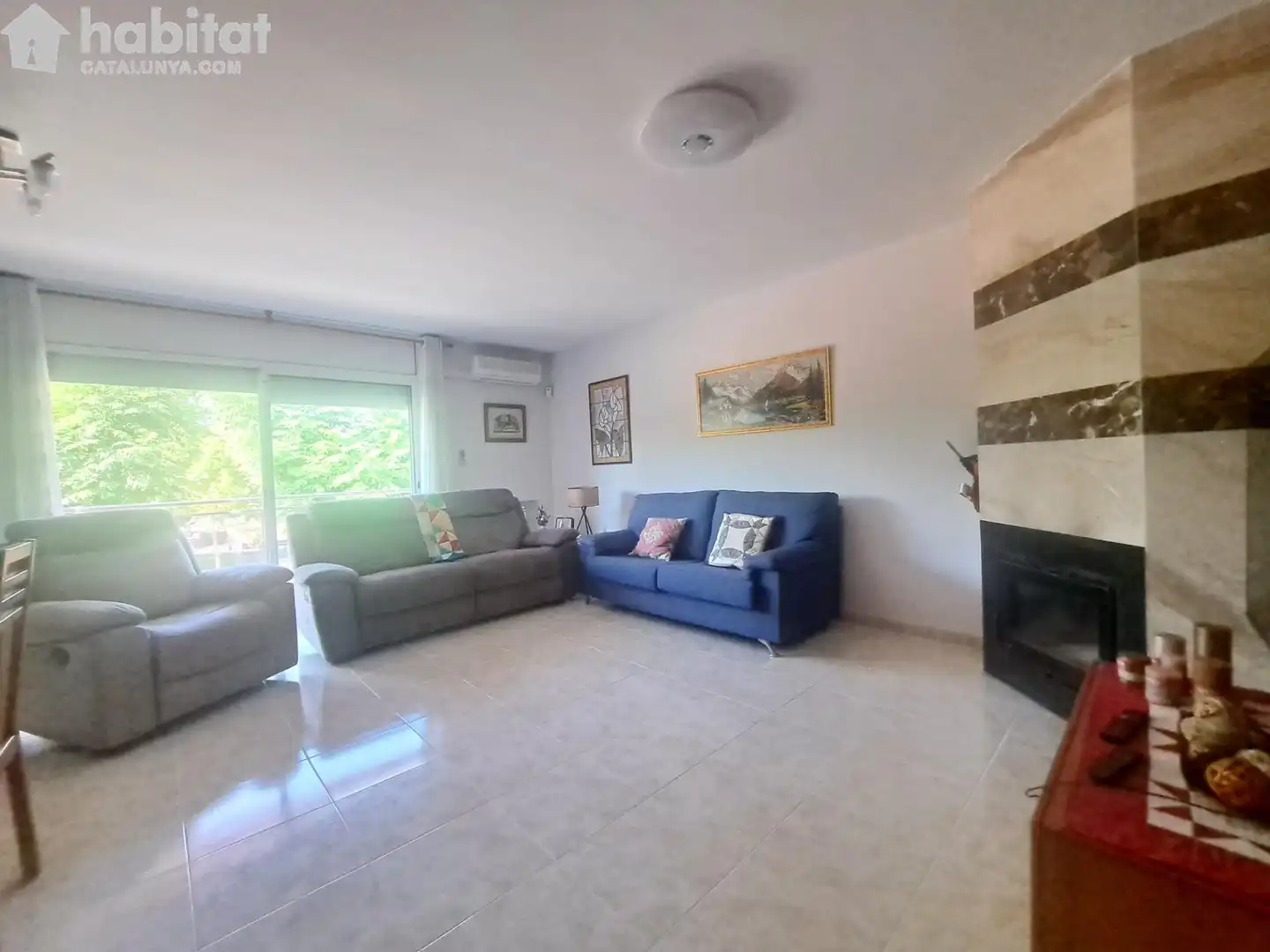 Sala de estar de Casa adosada en venta en Martorell con Aire acondicionado, Calefacción y Jardín privado