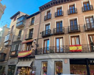 Vista exterior de Pis en venda en  Toledo Capital amb Terrassa i Balcó