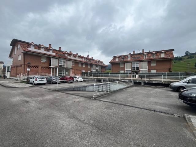 Piso en Venta en Pomaluengo - Urbanización La Torre, 136 en Castañeda