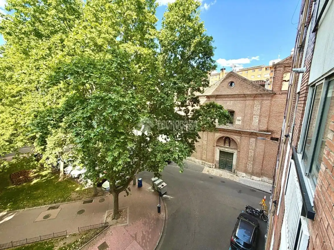 Vista exterior de Pis en venda en Valladolid amb Calefacció, Parquet i Terrassa