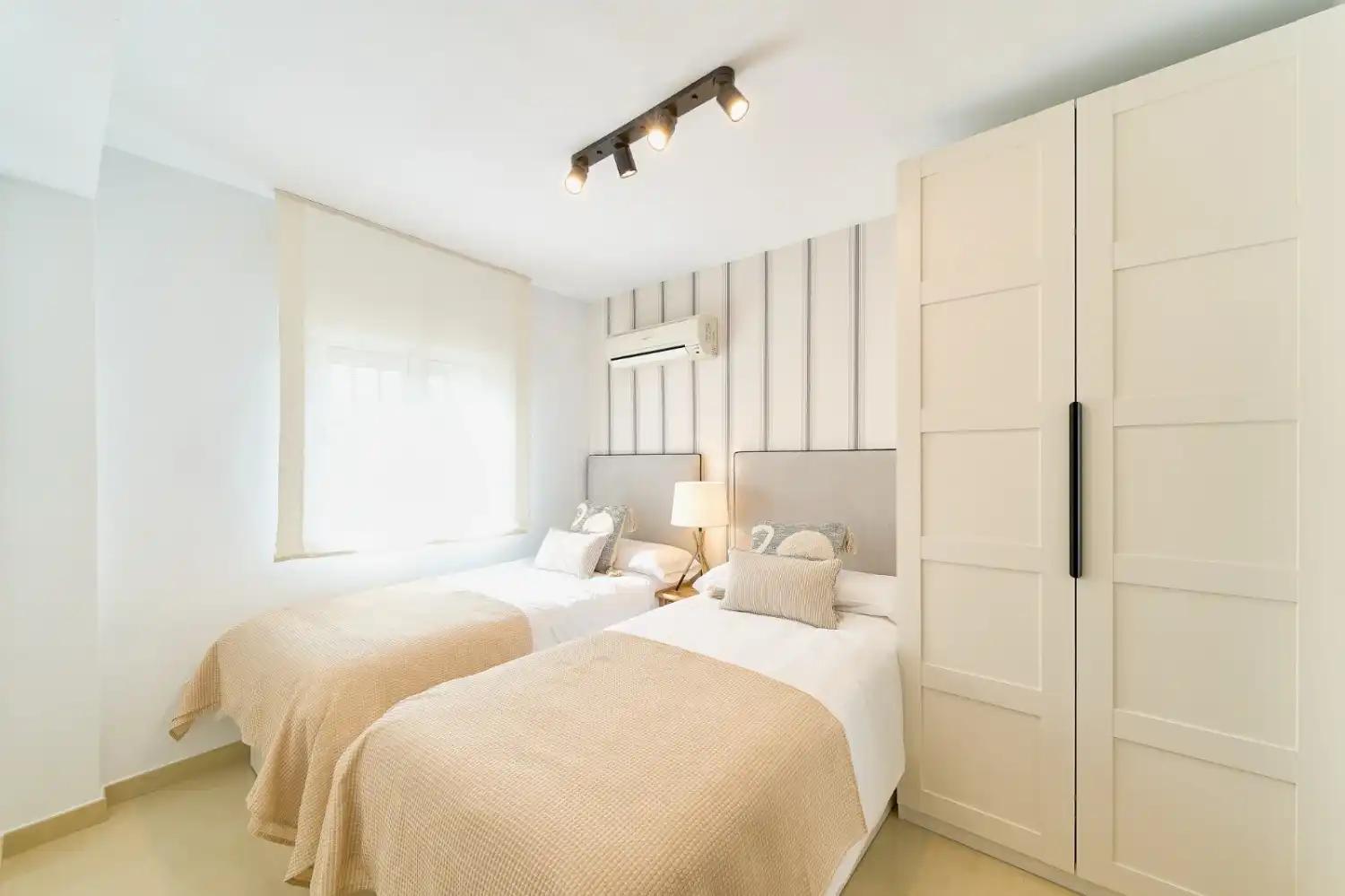 Bedroom of Flat for rent in Málaga  with Air Conditioner, Furnished and Washing machine