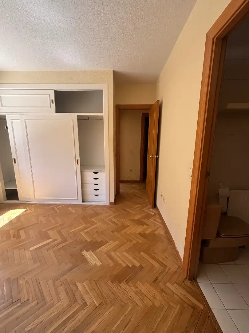 Habitación de Planta baja en venta en Pozuelo de Alarcón con Calefacción, Terraza y Horno