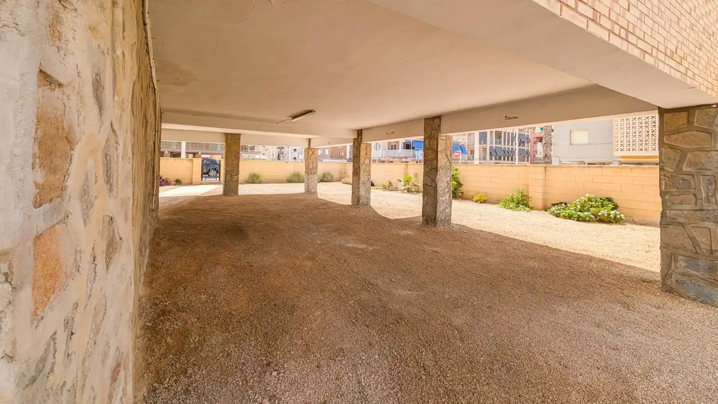 Parking de Piso en venta en Santa Pola con Terraza, Trastero y Amueblado