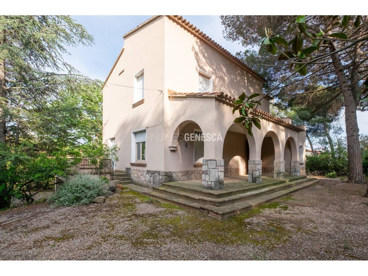 Vista exterior de Casa o xalet en venda en Matadepera amb Jardí privat i Piscina
