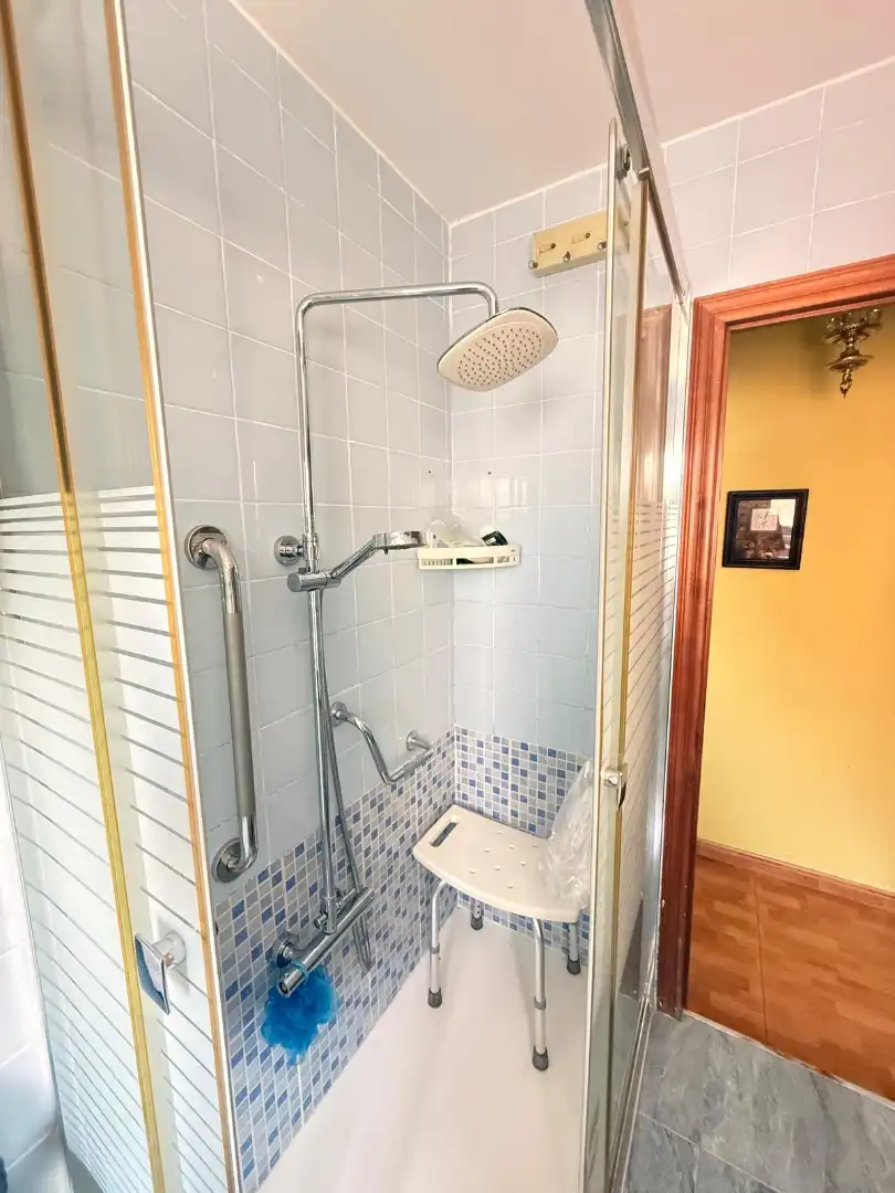 Baño de Piso en venta en Gijón  con Calefacción