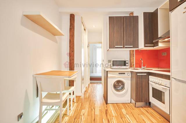 Piso en Alquiler en De Moratín en Cortes - Huertas