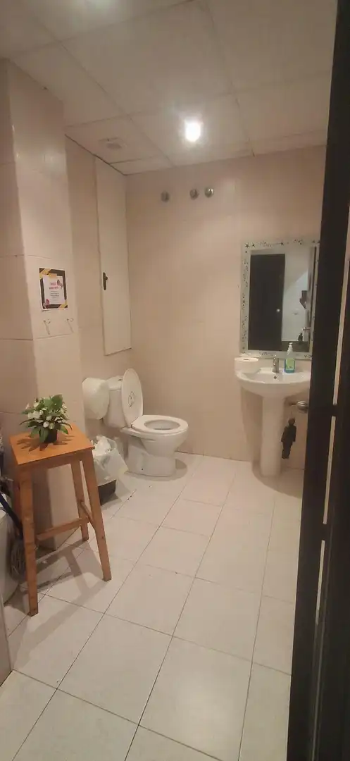 Badezimmer von Geschaftsraum zum Verkauf in Cullera mit Klimaanlage, Terrasse und Möbliert