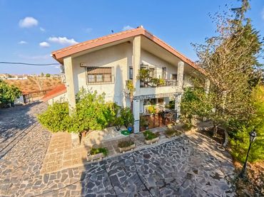 Chalet con balcón en venta en Calle Alonso Cano 16