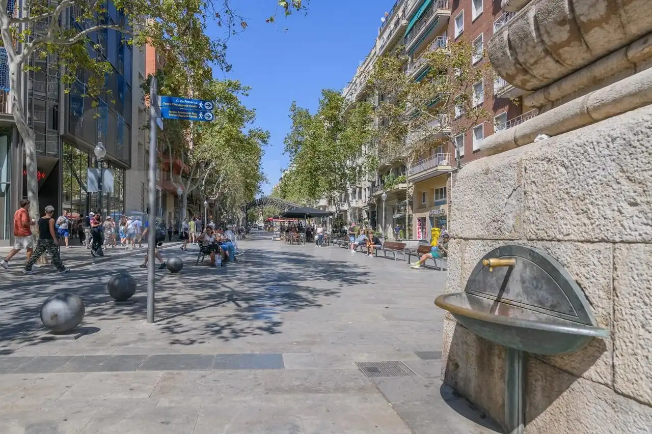 Außenansicht von Wohnung zum Verkauf in Barcelona mit Klimaanlage, Parkett und Möbliert