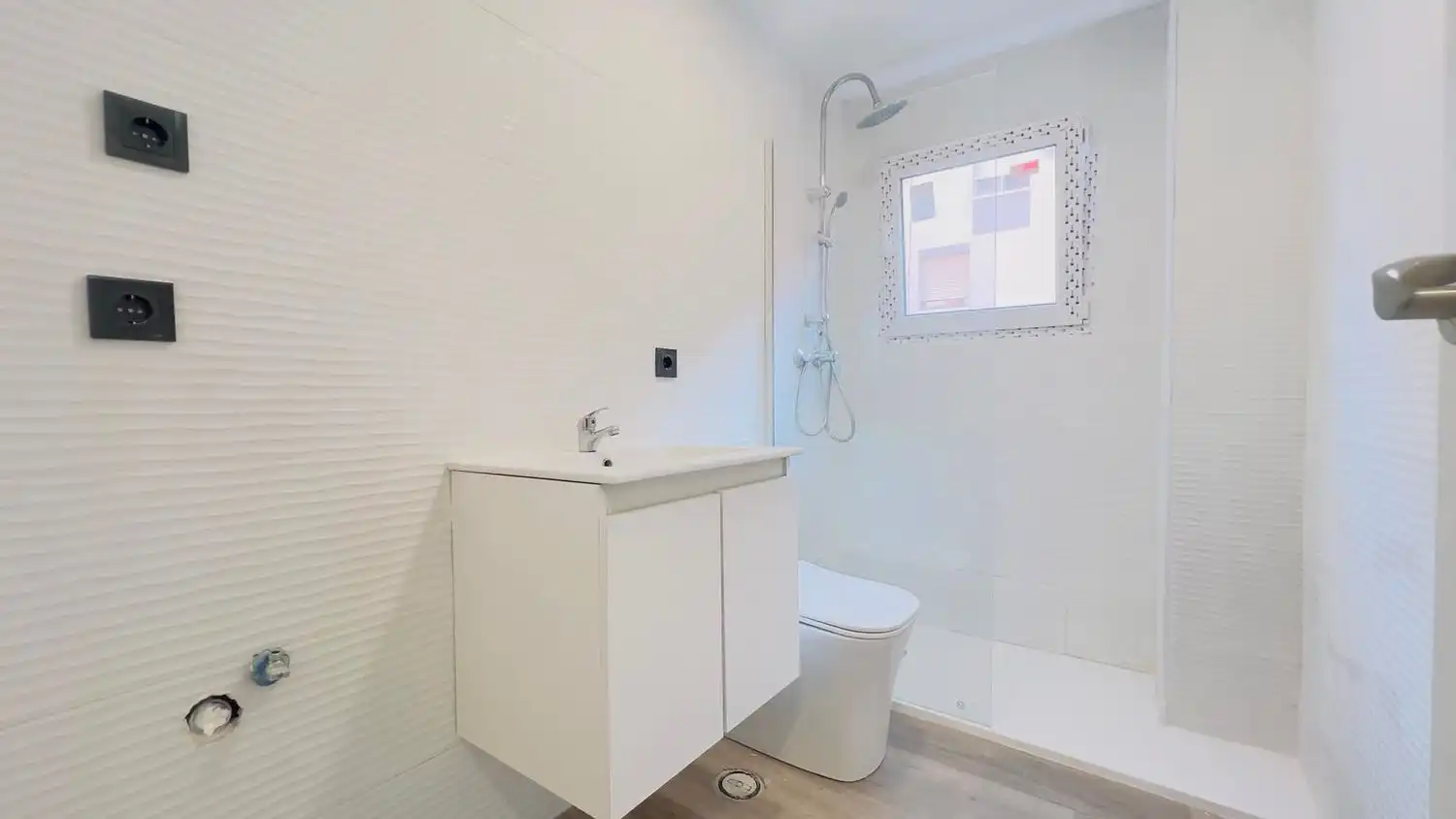 Bathroom of Flat for sale in Gijón   with Swimming Pool
