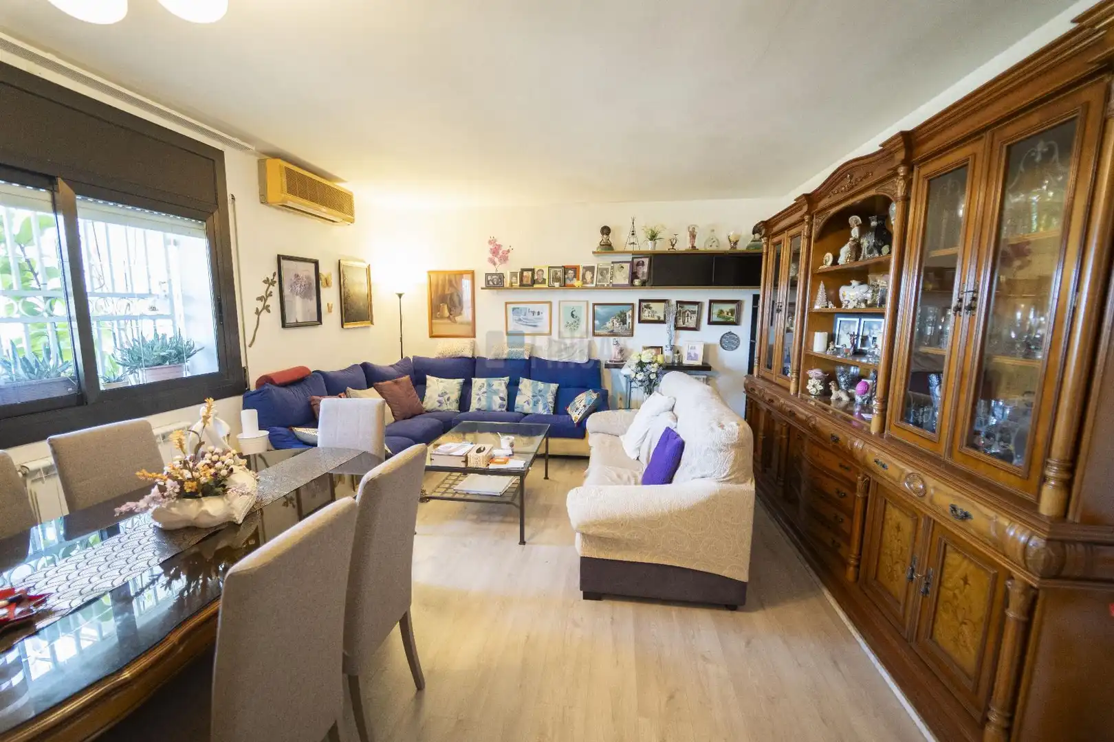 Sala de estar de Piso en venta en Cerdanyola del Vallès con Aire acondicionado, Calefacción y Parquet