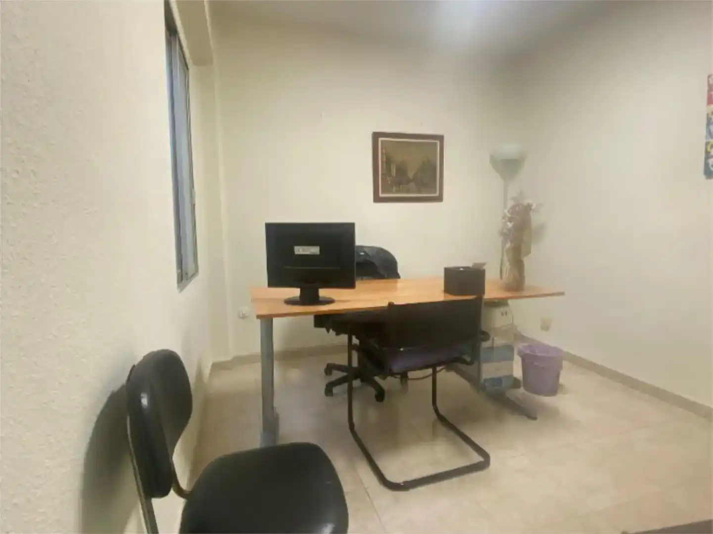 Büro zur Miete in Sevilla mit Klimaanlage und Balkon
