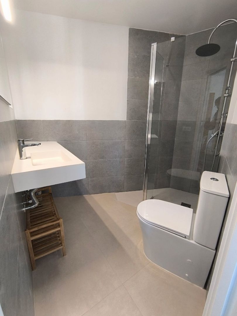 Bany de Apartament en venda en Jerez de la Frontera amb Aire condicionat, Moblat i Alarma