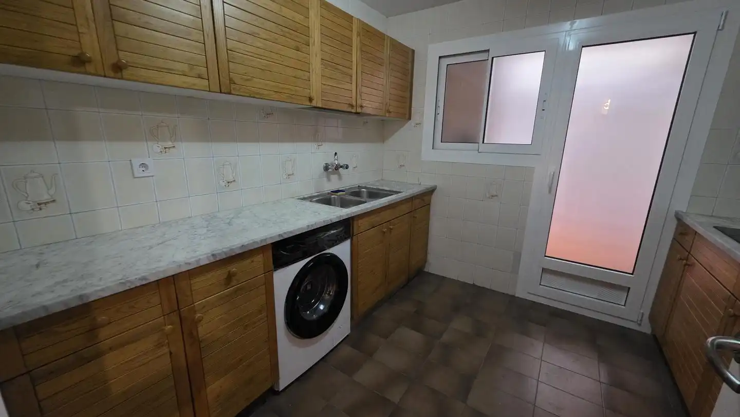 Cocina de Piso de alquiler en Terrassa con Calefacción, Amueblado y Balcón