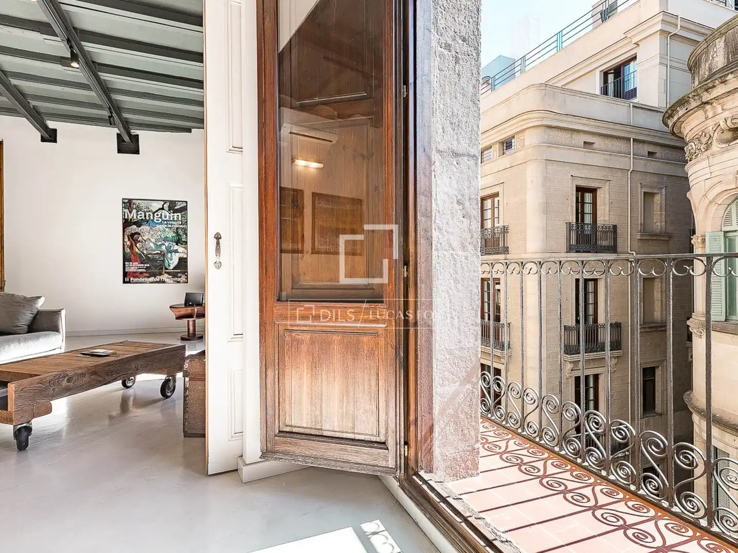 Wohnung zum Verkauf in Barcelona mit Klimaanlage, Heizung und Möbliert