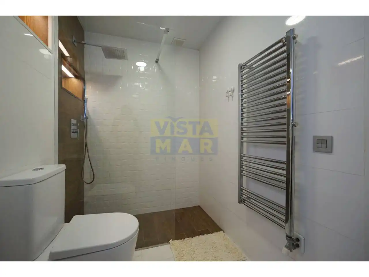 Baño de Piso de alquiler en Cubelles con Aire acondicionado, Calefacción y Terraza