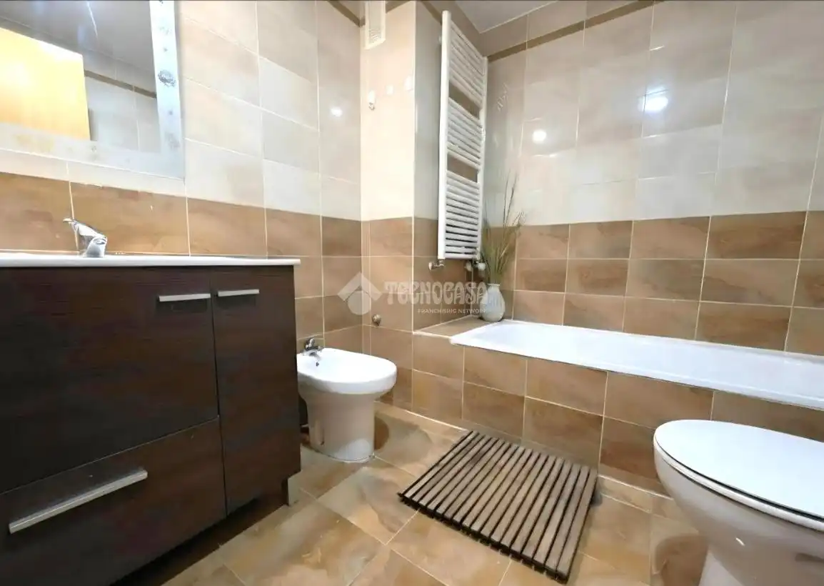 Baño de Piso en venta en Getafe con Calefacción y Trastero