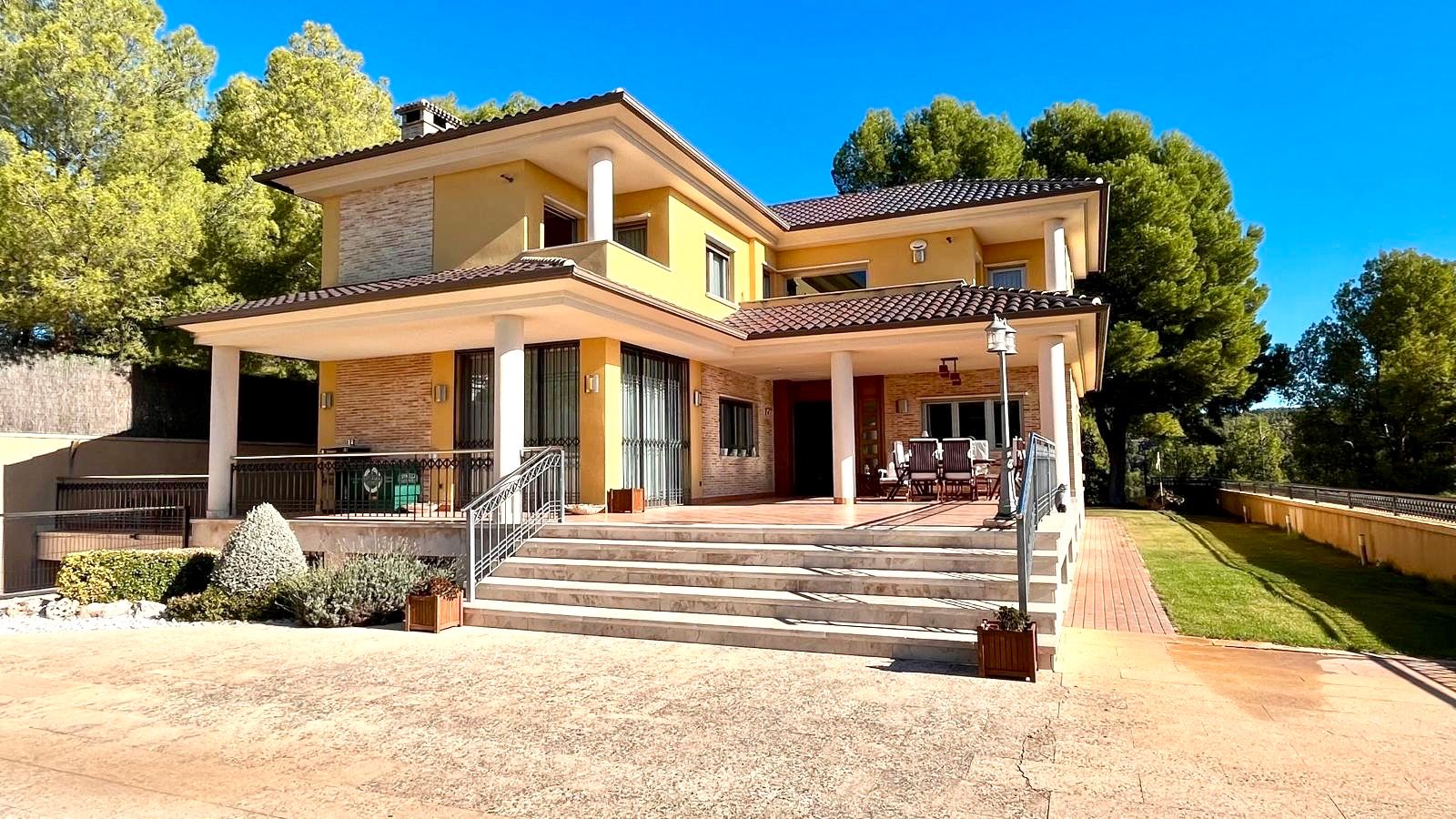 Vista exterior de Casa o xalet en venda en Caravaca de la Cruz amb Aire condicionat, Calefacció i Jardí privat