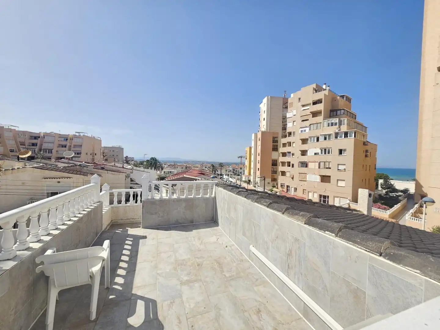 Vista exterior de Casa o chalet en venta en Torrevieja con Terraza