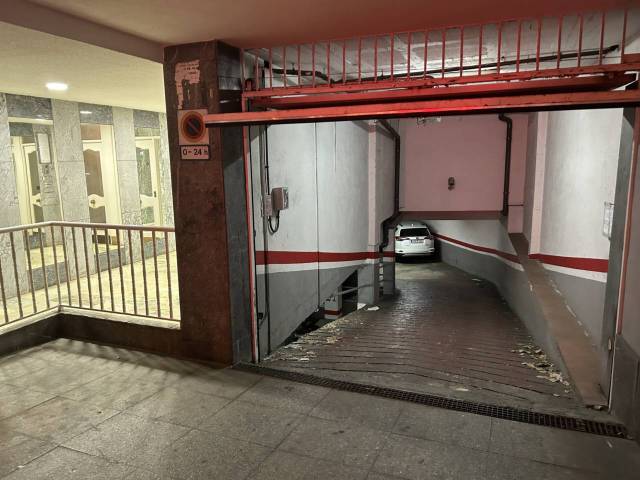 Garaje en Alquiler en maragall, 25 en El Camp de l'Arpa del Clot