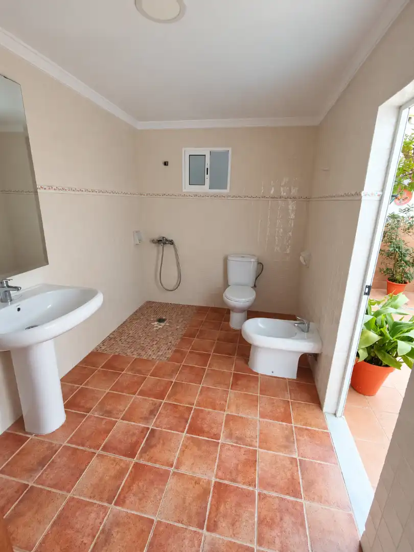 Bany de Casa o xalet en venda en La Carlota amb Aire condicionat