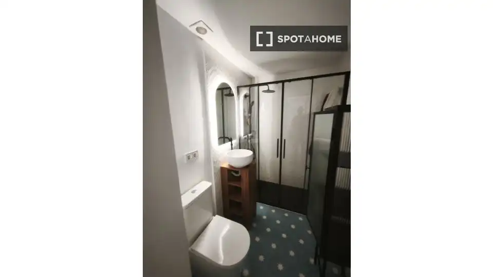 Baño de Piso de alquiler en Madrid con Aire acondicionado, Calefacción y Amueblado