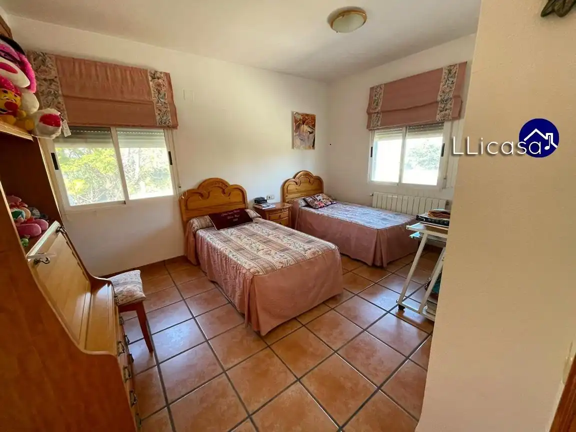 Habitación de Casa o chalet en venta en La Pobla de Vallbona con Calefacción, Jardín privado y Terraza