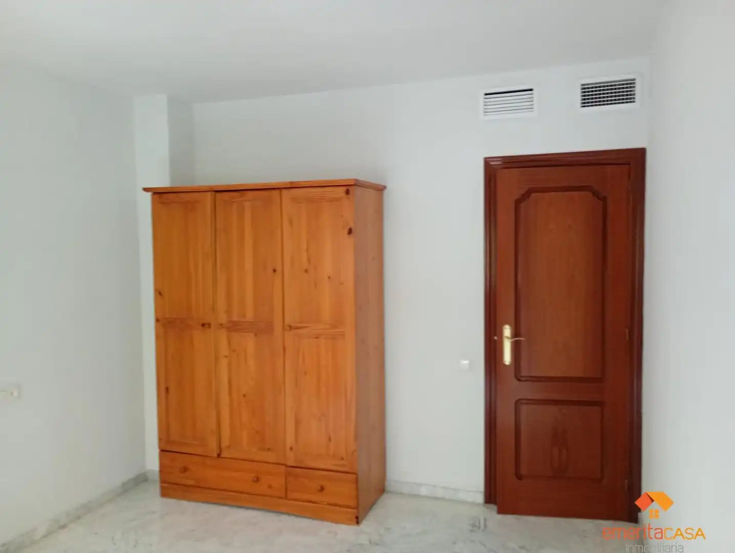 Dormitori de Apartament en venda en Cáceres amb Calefacció i Terrassa