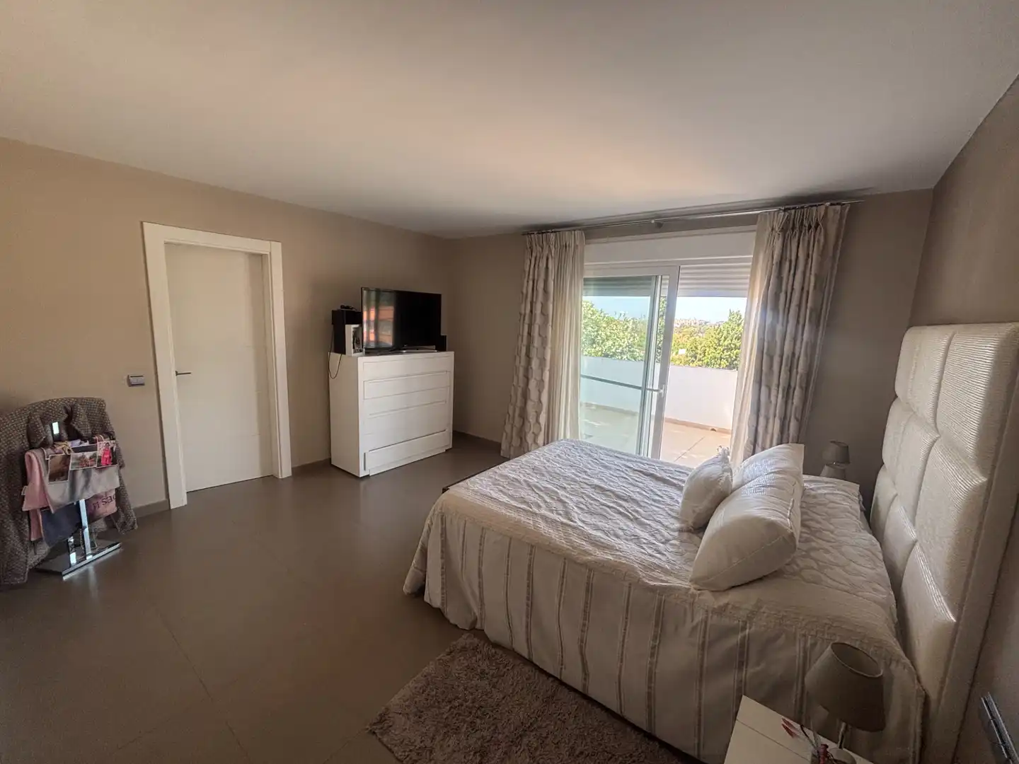 Schlafzimmer von Haus oder Chalet zum Verkauf in Marbella mit Klimaanlage, Heizung und Privatgarten