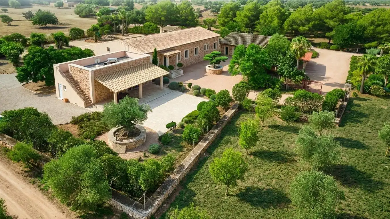 Casa rústica amb piscina en venda a Llucmajor pueblo