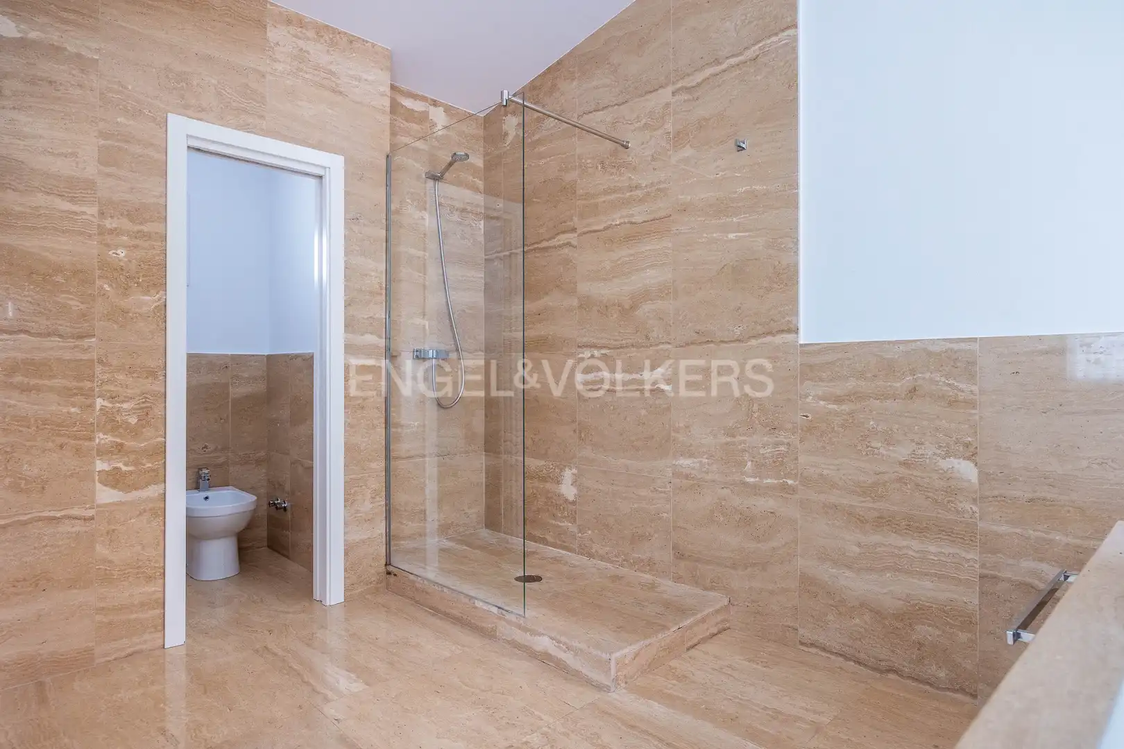 Badezimmer von Country house zum Verkauf in Espartinas mit Klimaanlage, Heizung und Privatgarten