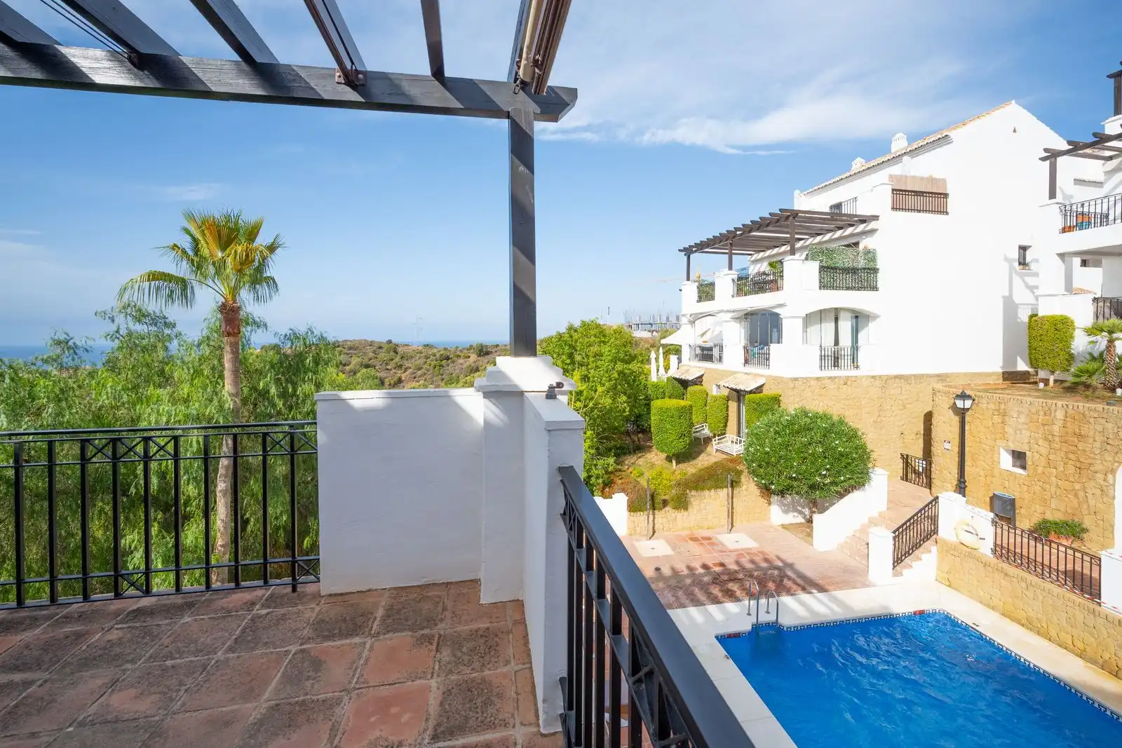 Terraza de Ático en venta en Marbella con Aire acondicionado, Internet y Piscina comunitaria