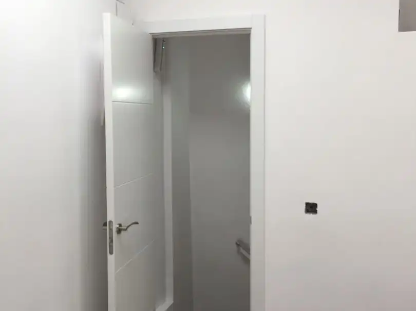 Bathroom of Commercial properties for rent in Fuencarral - El Pardo