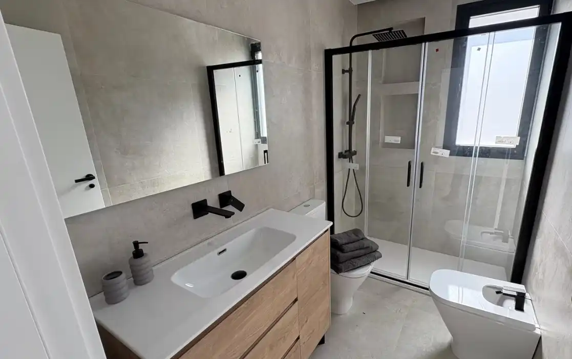 Badezimmer von Einfamilien-Reihenhaus zum Verkauf in Águilas mit Privatgarten, Terrasse und Schwimmbad