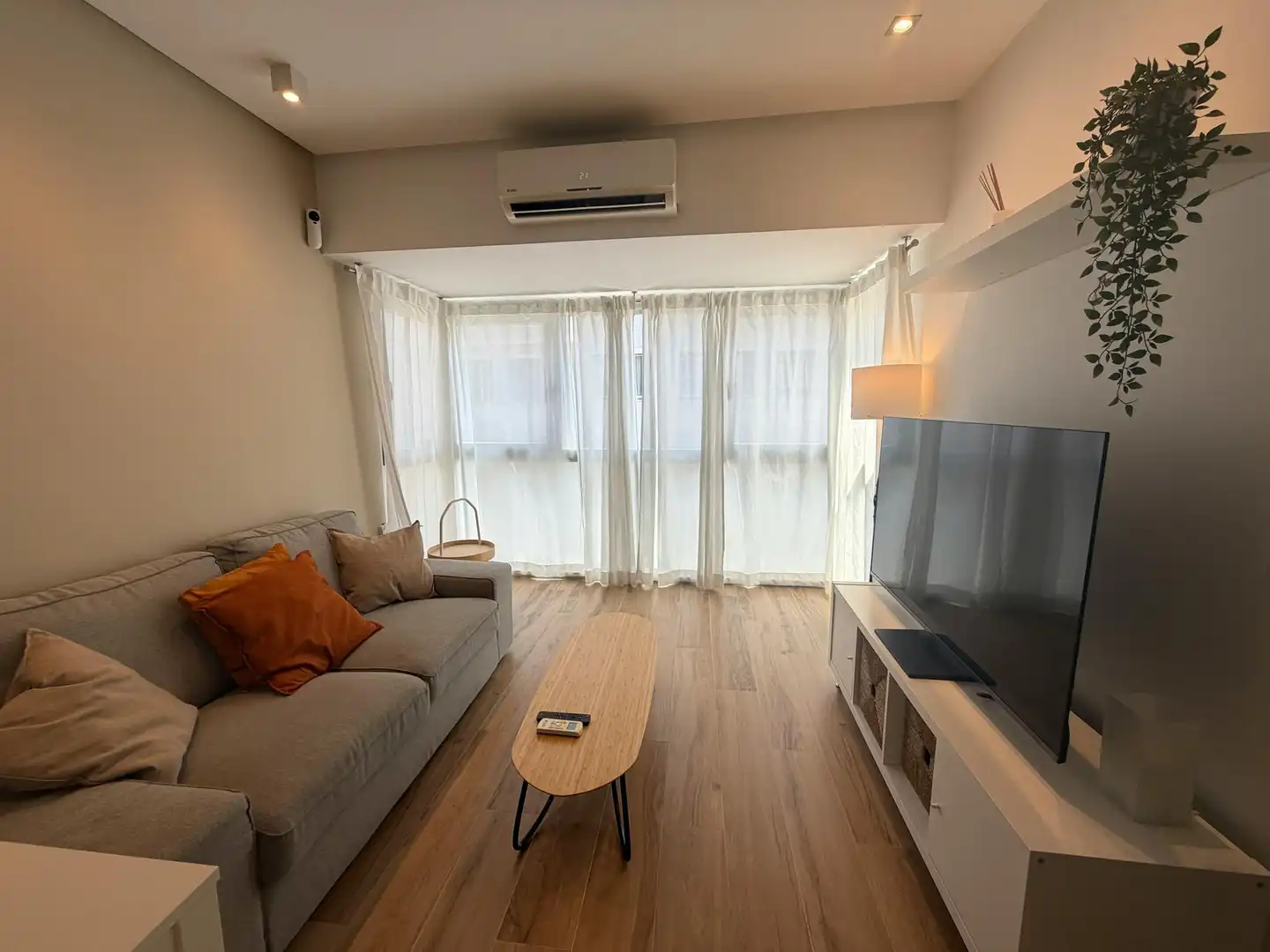 Living room of Flat for rent in Madrid  with Air Conditioner, Heating and Furnished