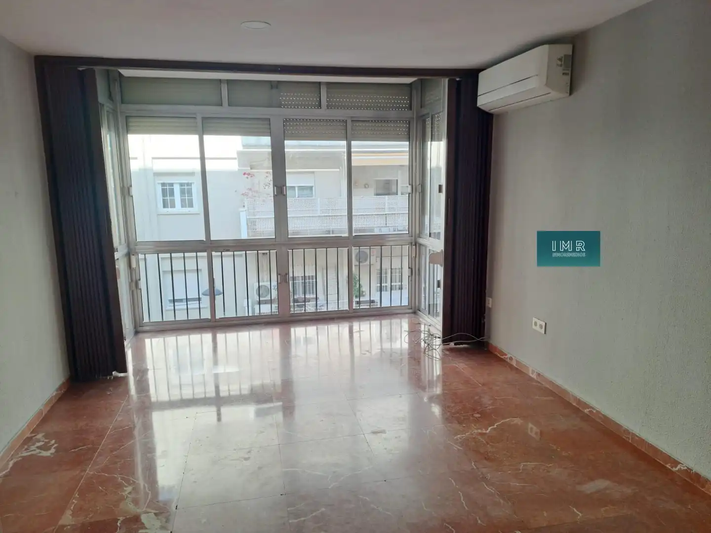 Flat for rent in Sevilla  with Air Conditioner and Storage room