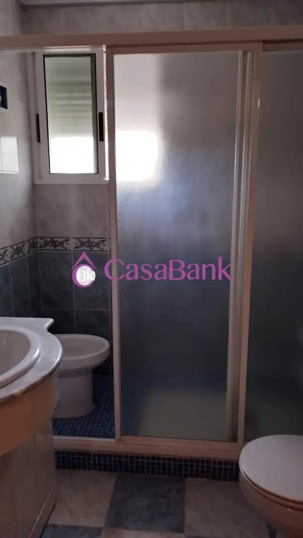 Bany de Casa o xalet en venda en Córdoba amb Aire condicionat, Jardí privat i Terrassa