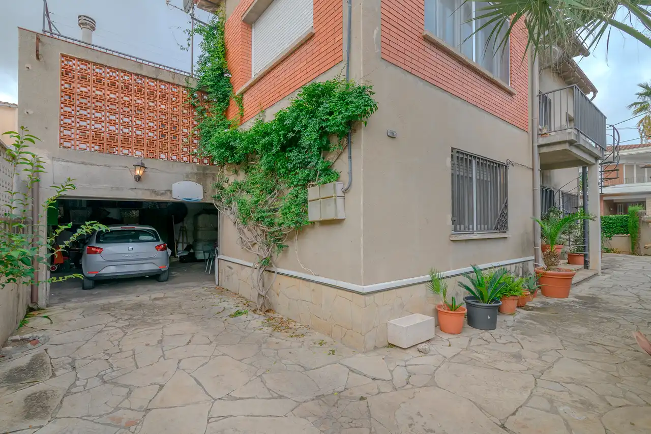 Vista exterior de Casa o xalet en venda en Gavà amb Aire condicionat, Calefacció i Terrassa