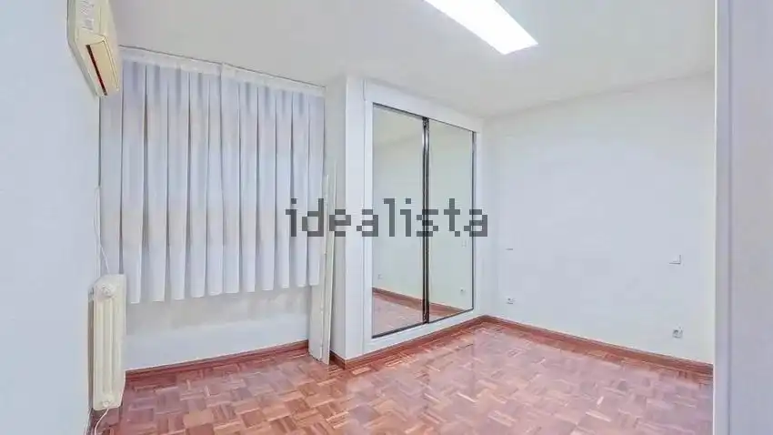 Bedroom of Flat for rent in Madrid  with Air Conditioner, Heating and Terrace
