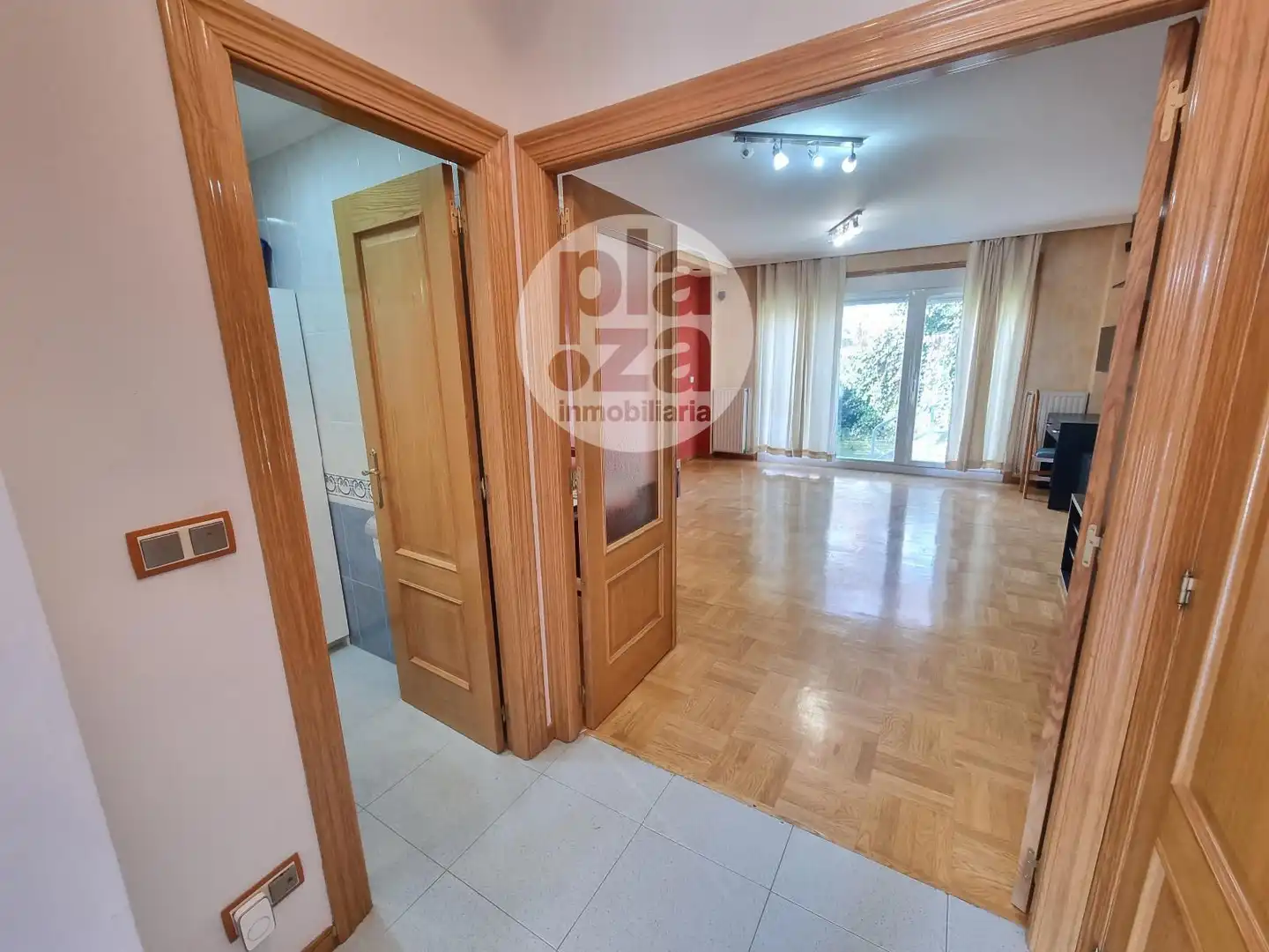 Casa adosada en venta en Burgos con Calefacción y Jardín privado