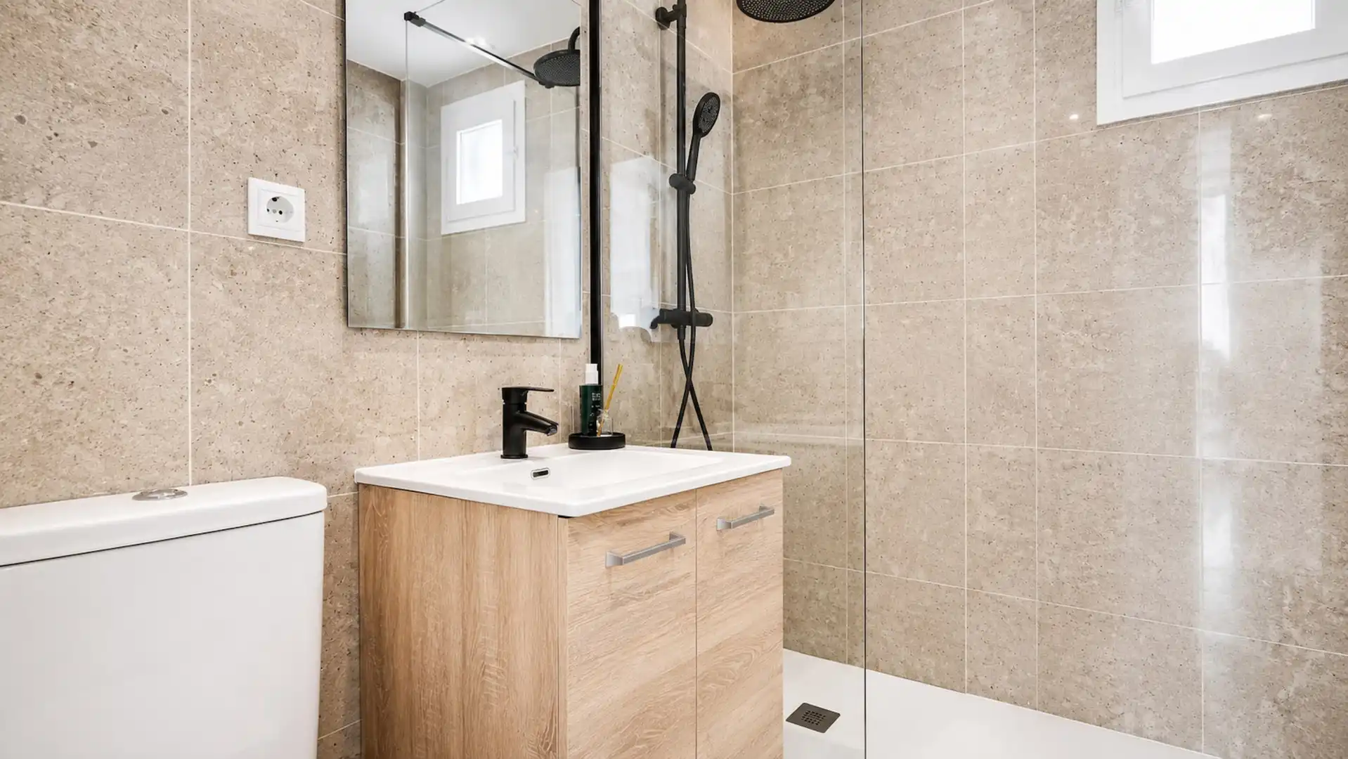 Bany de Apartament en venda en Manilva amb Terrassa, Piscina i Balcó