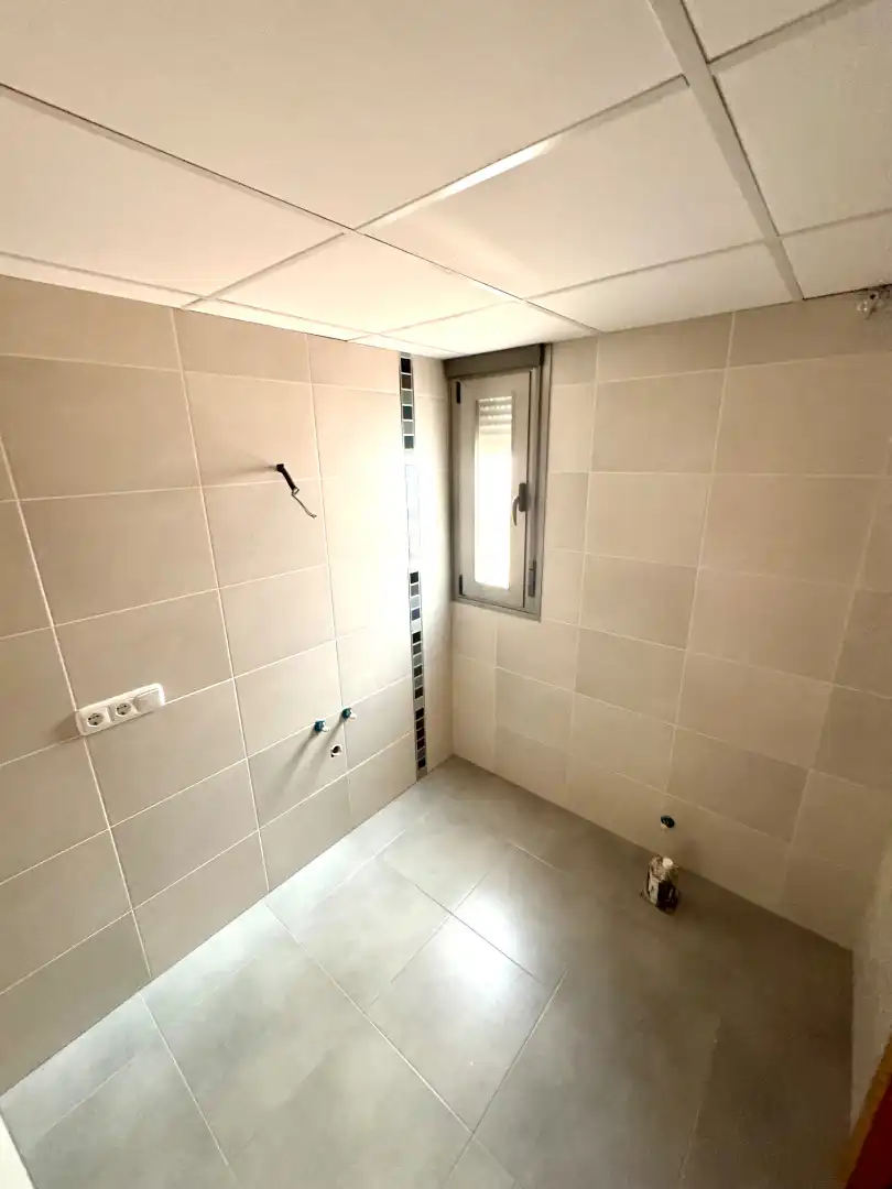Baño de Piso de alquiler en El Ejido con Aire acondicionado, Calefacción y Amueblado
