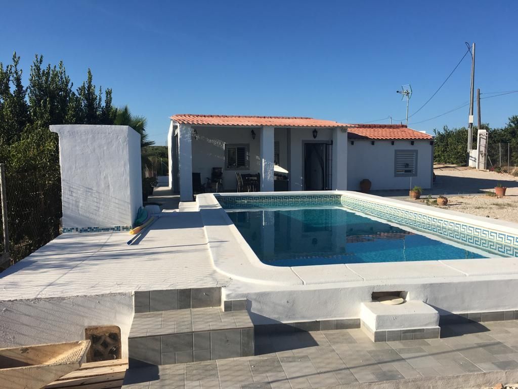 Piscina de Finca rústica de lloguer en Guardamar del Segura amb Jardí privat, Moblat i Rentadora