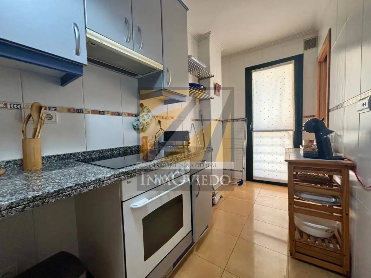 Cuina de Pis en venda en Oviedo  amb Calefacció i Moblat