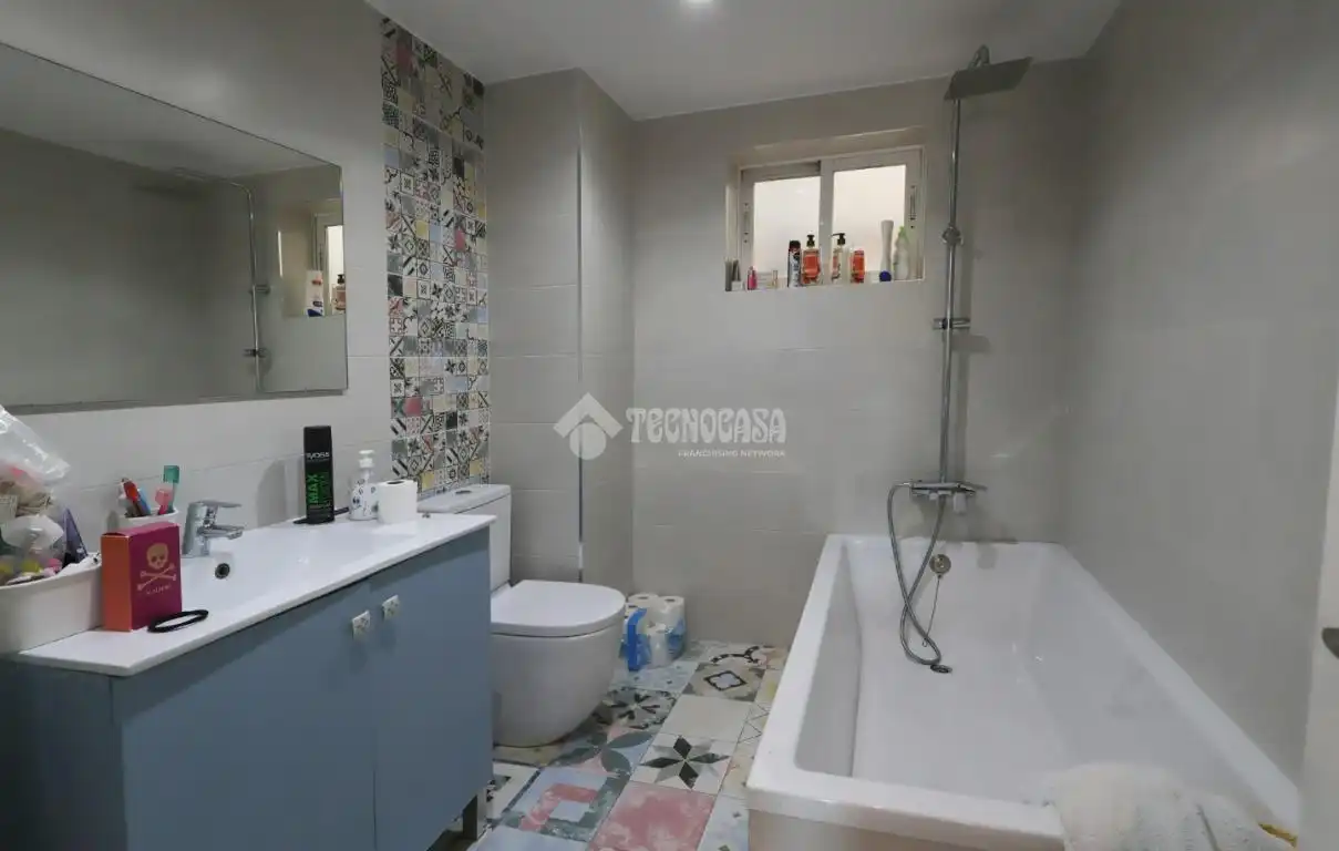 Badezimmer von Wohnung zum Verkauf in Sagunto / Sagunt mit Klimaanlage, Parkett und Terrasse
