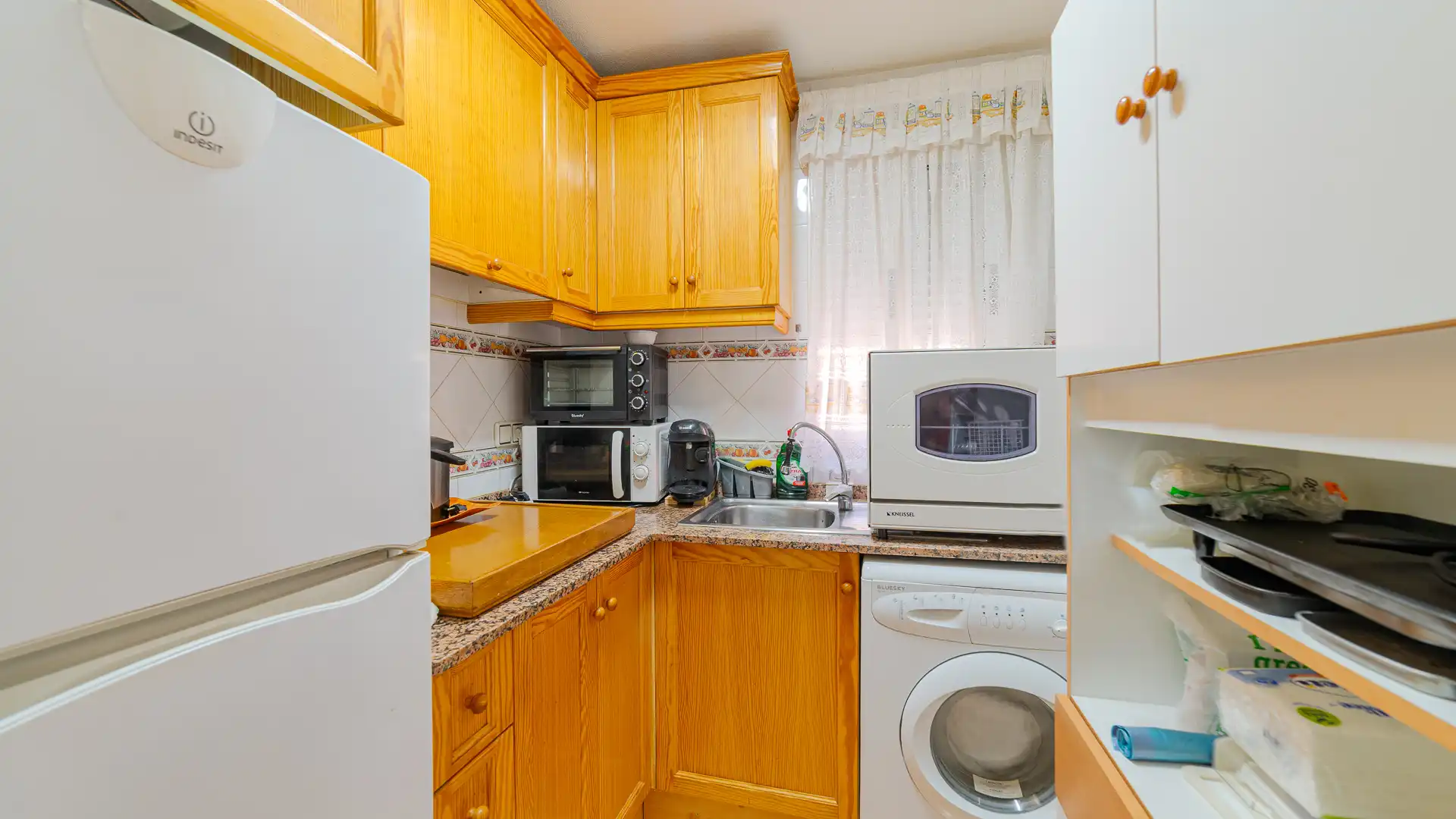 Küche von Wohnung zum Verkauf in Torrevieja mit Klimaanlage, Heizung und Terrasse