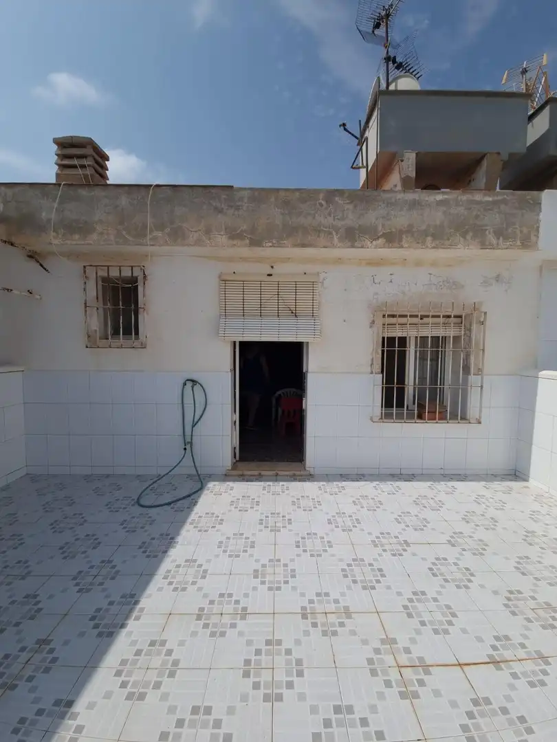 Außenansicht von Haus oder Chalet zum Verkauf in San Pedro del Pinatar mit Privatgarten, Terrasse und Möbliert