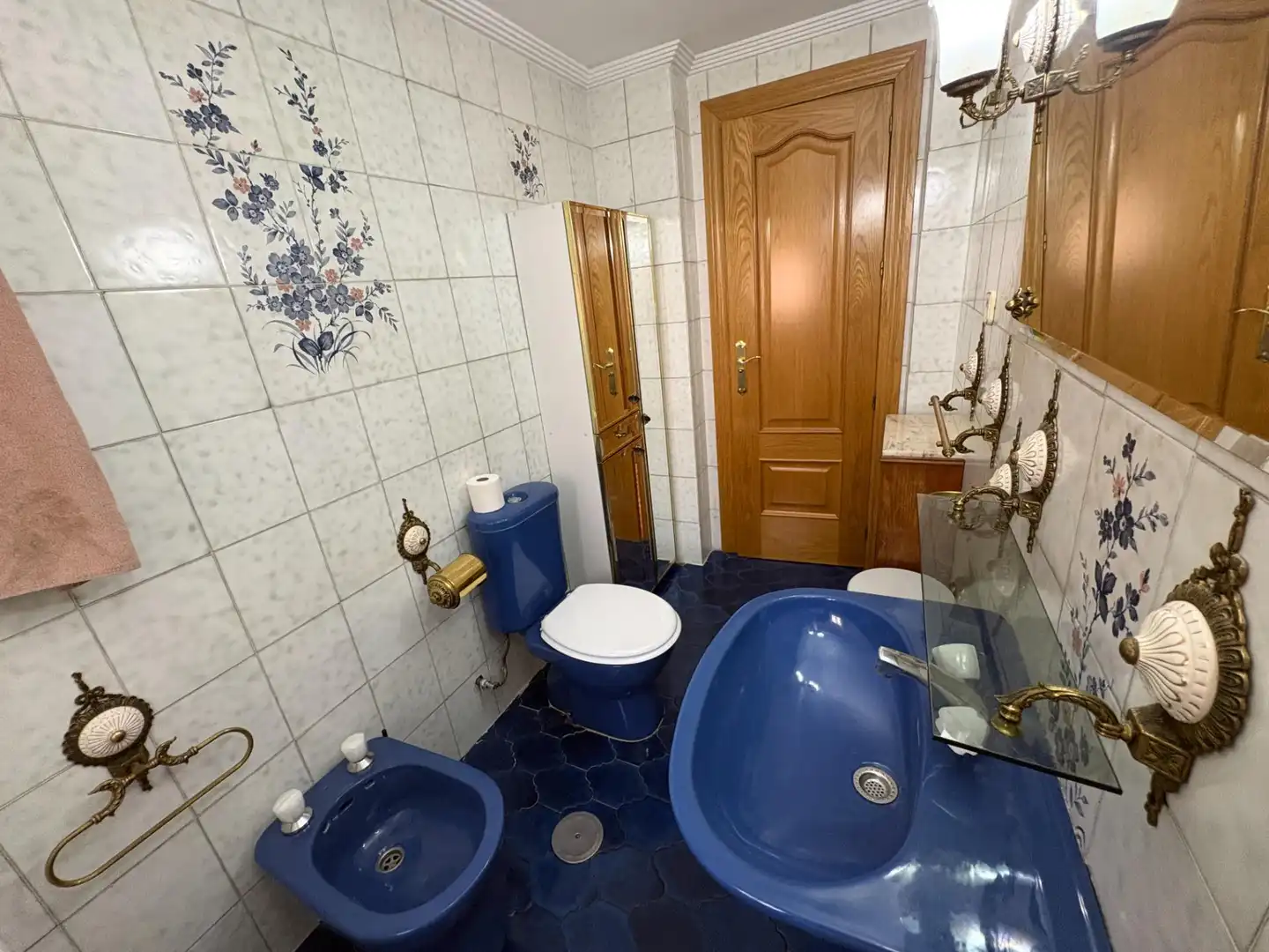 Bathroom of Flat for rent in Granada  with Heating, Terrace and Furnished